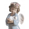 Figurka Anioł z królikiem w ramionach 18 cm Lladró 01006856