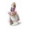 Figurka Dziewczyna i Bukiet Goździków 17 cm - Lladró