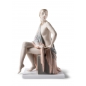 Figurka Kobieta z szalem 44 cm - Lladro