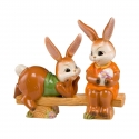 Figurka Zające Spotkanie na ławce 13cm